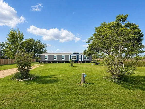 402 Lisa Mae Rd, Bellville, TX 77418