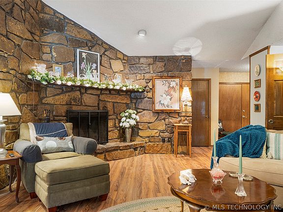 4th image of 1108 S 32nd St