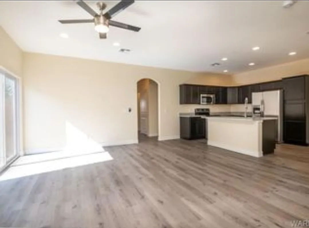 3 bed, 1355 sqft, $1,650 — Photo 3