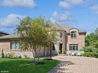 2344 Dewes St, Glenview, IL