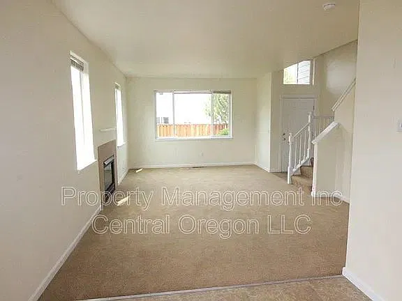 3 bed, 2.5 bath, 1400 sqft, $1,975 — Photo 4