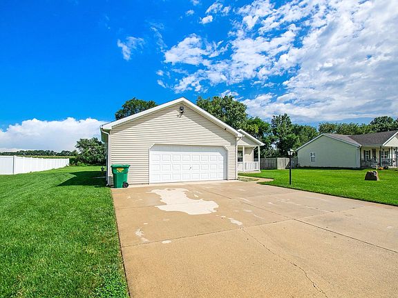 4th image of 29581 New Castle Dr