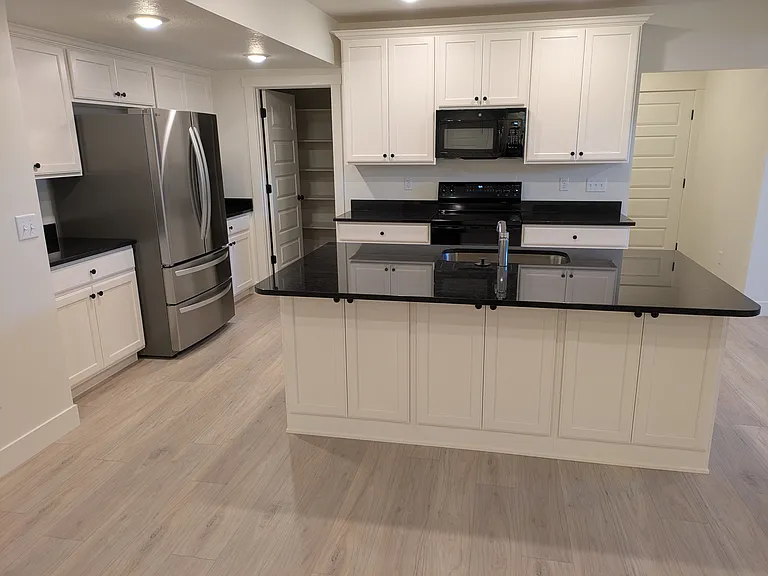 8551 S Kyler Ln — Photo 2