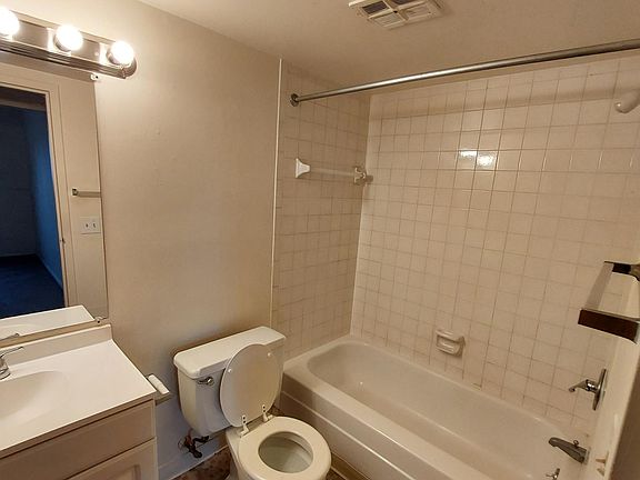 3rd image of 2707 W Central Ave #B3