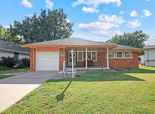 823 E English Ct, Derby, KS 67037