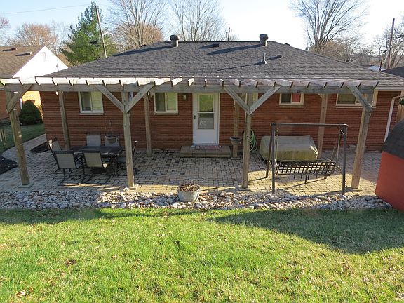 Paver patio w/pergola  