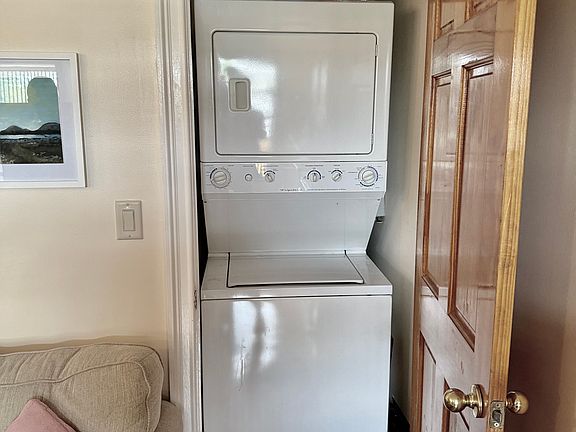 4th image of 265A Madison St #3
