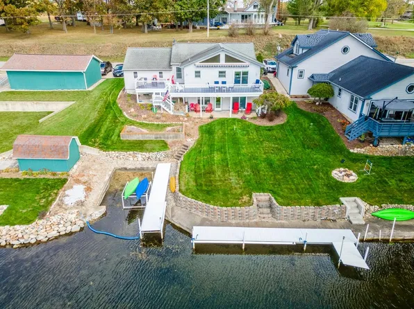 280 Lane 852 Snow Lk, Fremont, IN 46737