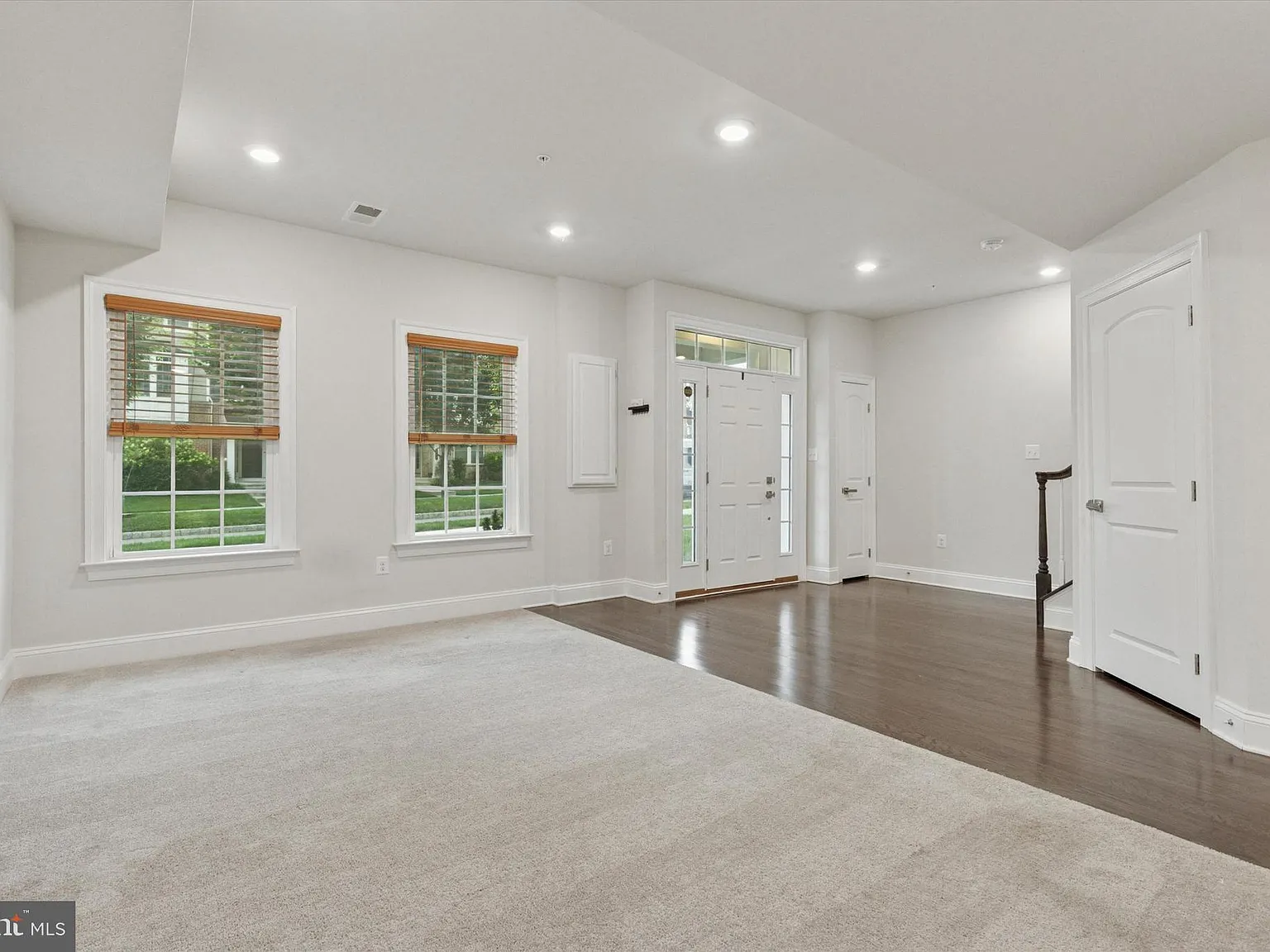3 bed, 2.5 bath, 2920 sqft, $3,100 — Photo 3