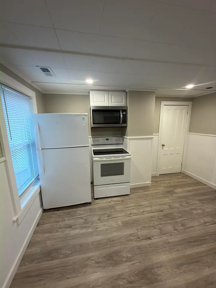 3 bed, $1,800 — Photo 3