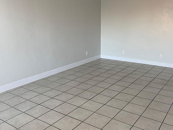 5th image of 267 Woodlawn Ave