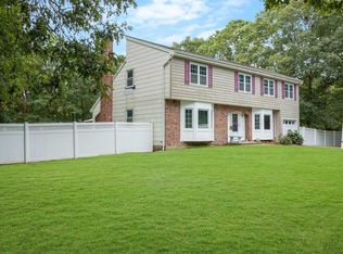 4 Marilyn St, Manorville, NY 11949