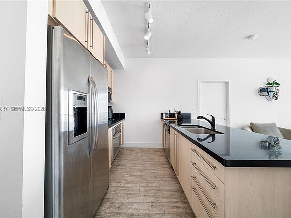 4th image of 1111 SW 1st Ave APT 3422