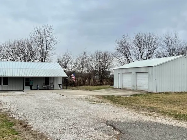 900 Diana St, Mitchell, IN 47446