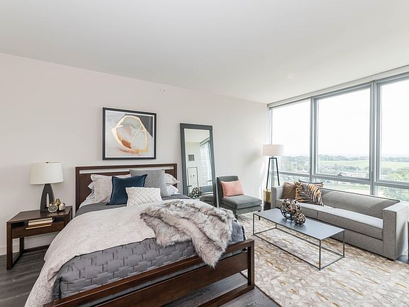 3rd image of 812 W Agatite Ave #2515