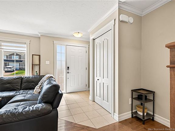 2nd image of 27 Oxiard St