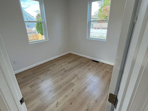 5th image of 27 Newbury St #2