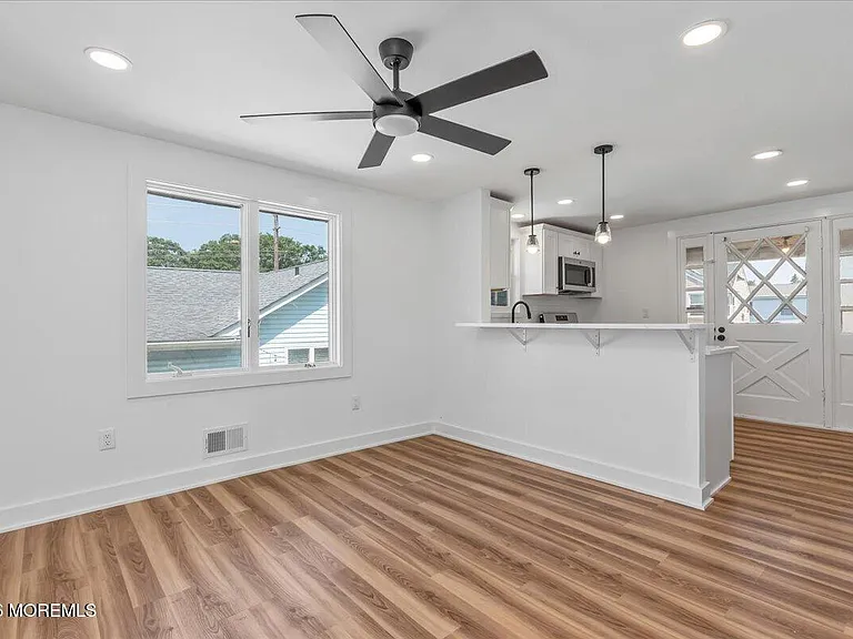 82 Neptune Ave #1/2 — Photo 17