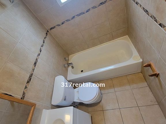 4th image of 2209 E Bradbury Ave