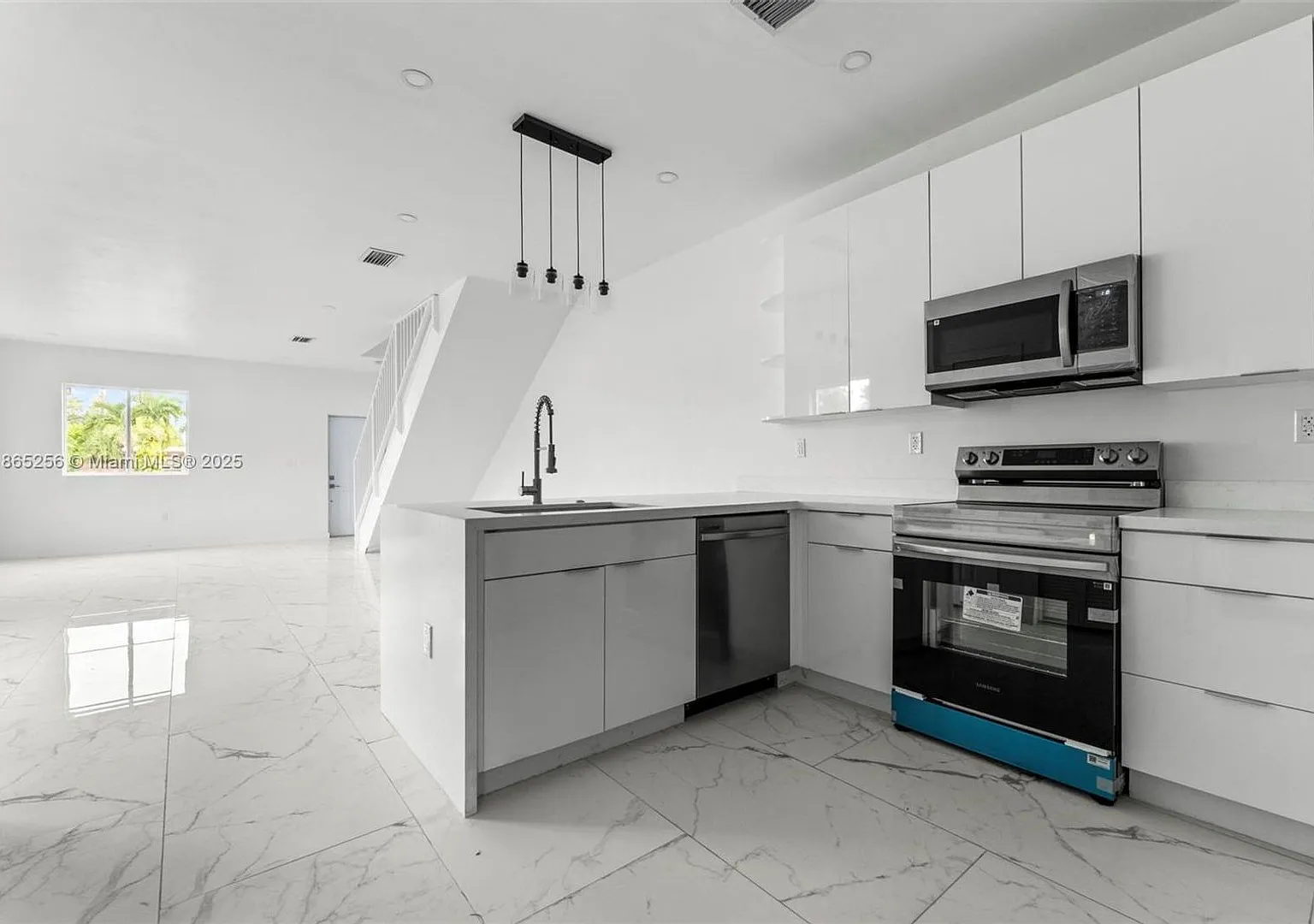 2143 NW Fourth Street 2, Pompano Beach, FL 33069 — Photo 2