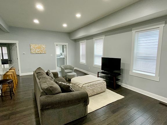 5th image of 326 Parkway Ave