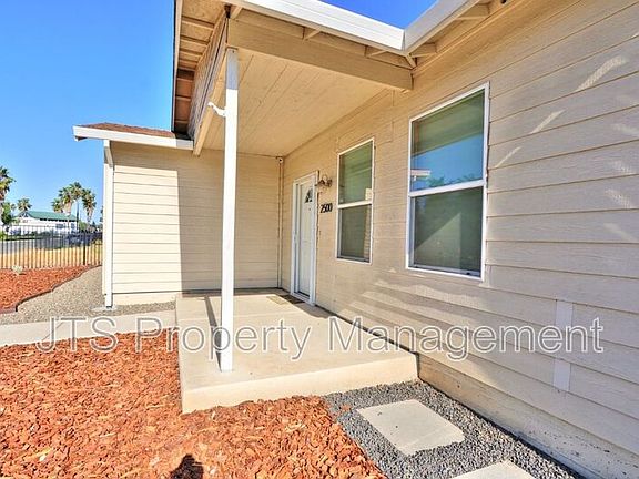 4th image of 2500 51st Ave