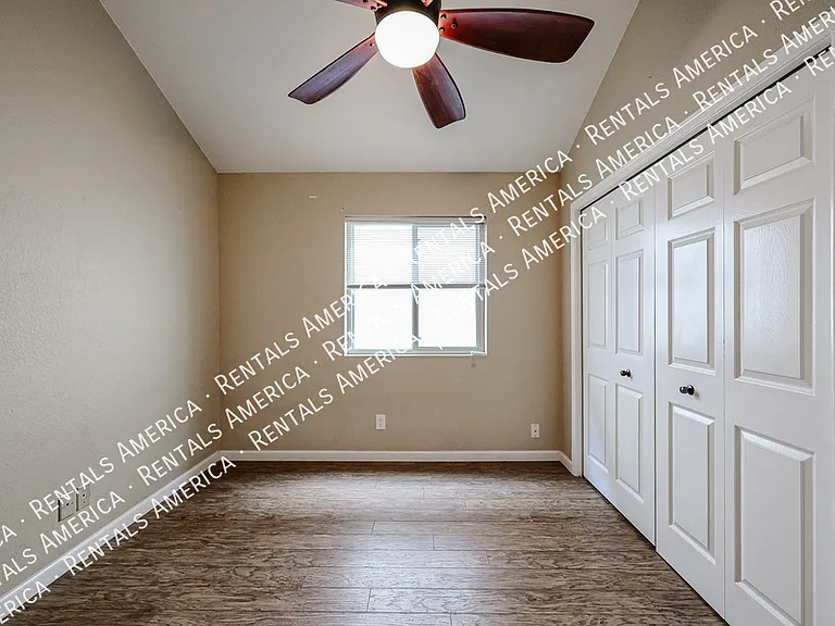 1621 E Vaughn St — Photo 18