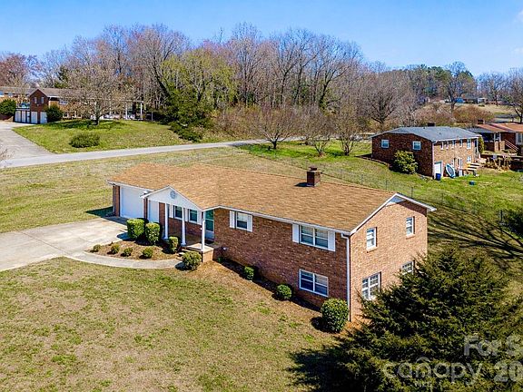 3rd image of 286 Valley Rd