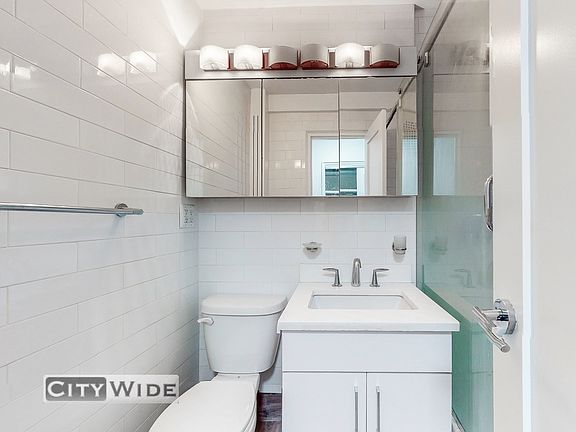4th image of 160 E 55th St #5S