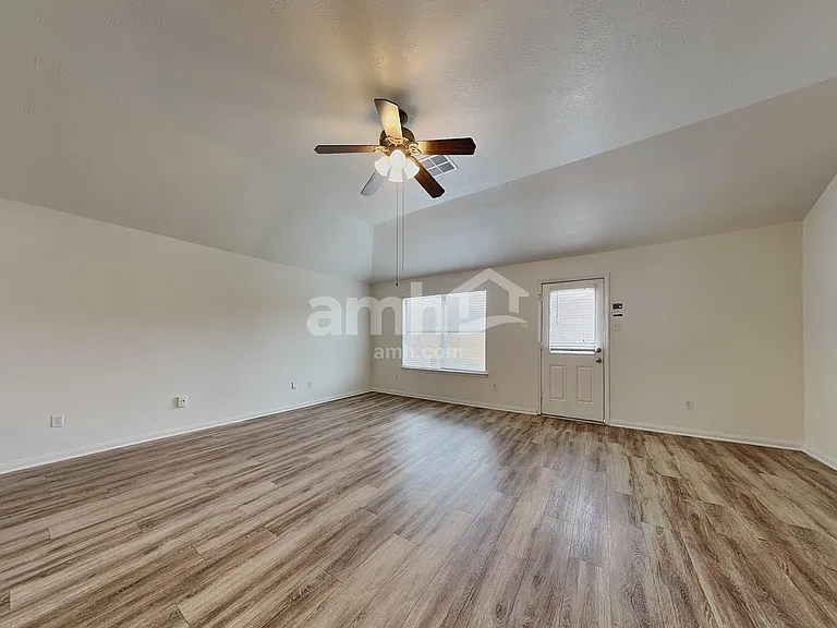 2518 Halstead Dr — Photo 10