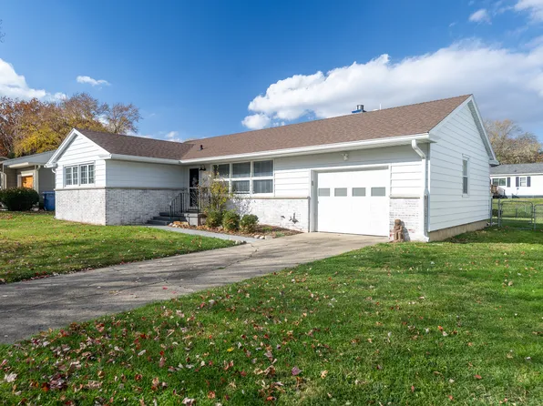 833 Gardenside Dr, Greencastle, IN 46135