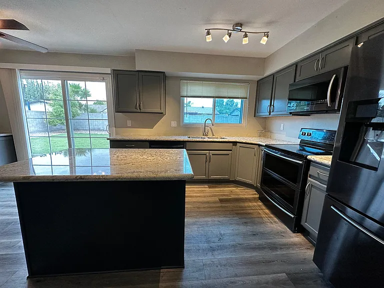 2514 E Michigan Ave — Photo 3