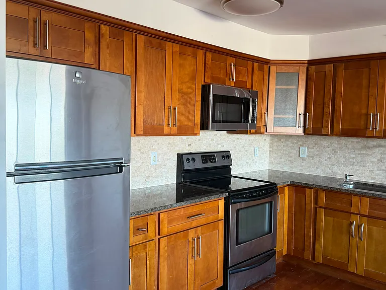 60 Parkway Dr E #6B — Photo 17