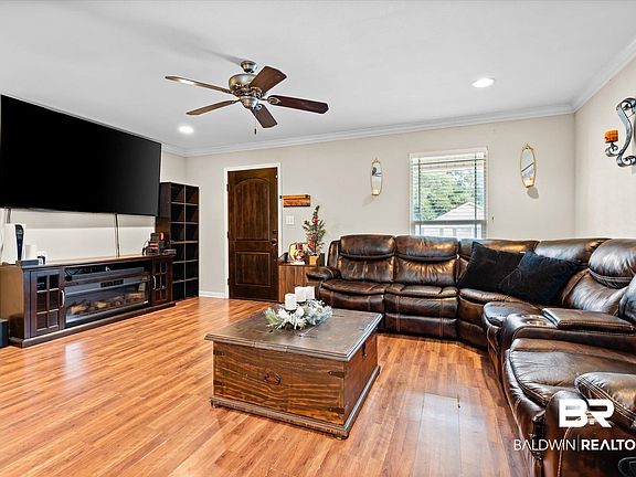 4th image of 2855 Rebecca Dr E