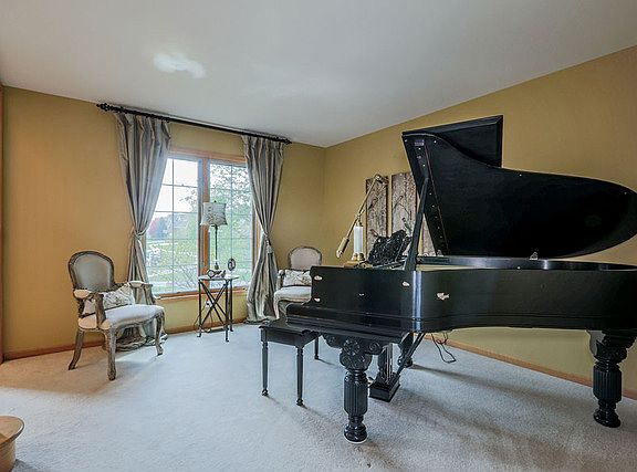 3rd image of 505 Danbury Dr