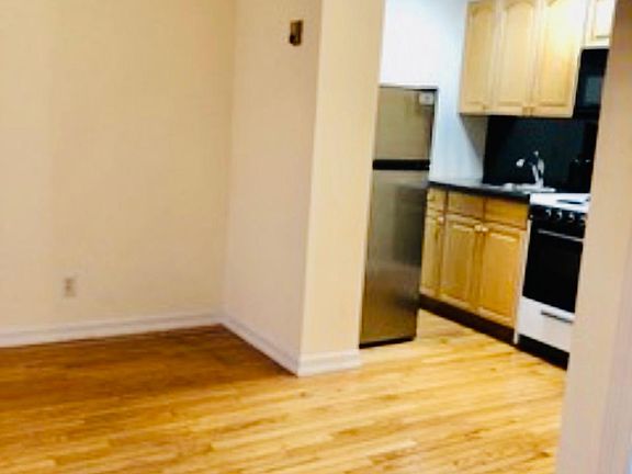 2nd image of 890 W Beech St APT 1F