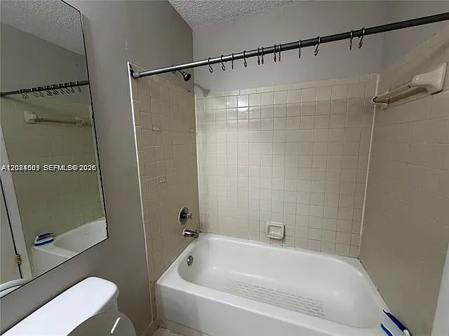 Coco Parc Condo — Photo 4