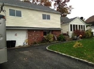 35 Locust Dr, Rocky Point, NY 11778