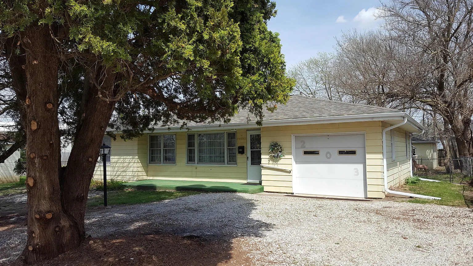 203 Claremont Ave photo 1
