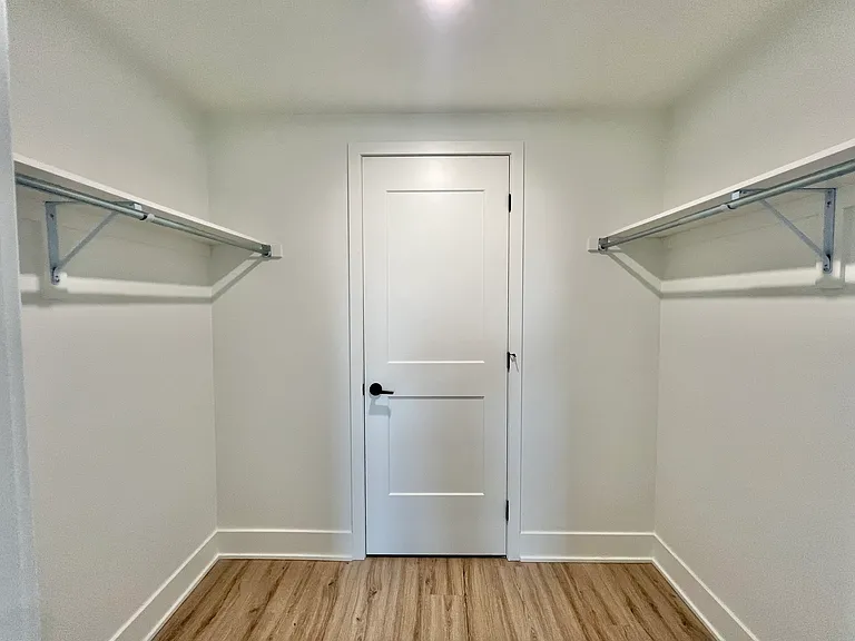 377 Winona Ave — Photo 31