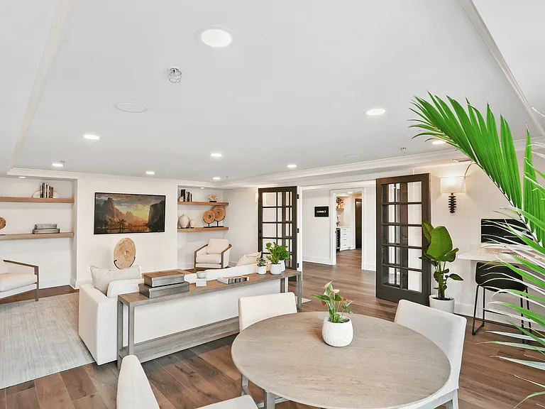 Gables Grand Plaza Apartments — Photo 21