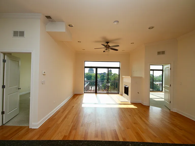 4651 N Greenview #409 — Photo 7