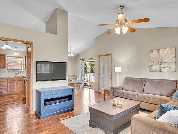 4th image of 409 Homewood Ln