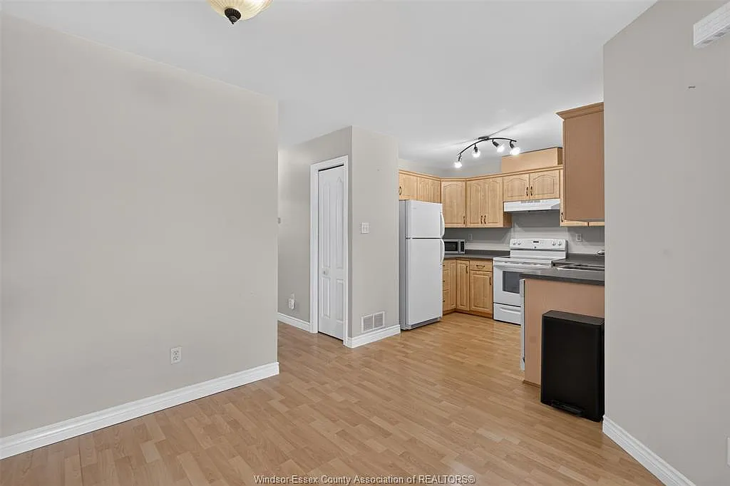 3 bed, $2,350 — Photo 4