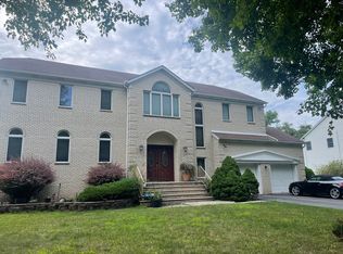 305 Cardinal Pl, Paramus, NJ 07652