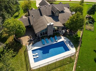 14291 Lakeview Dr, Clive, IA 50325