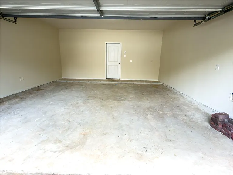 17035 Amarose Dr — Photo 33
