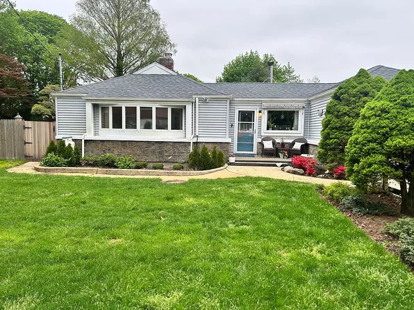 645 Old Medford Ave, Patchogue, NY 11772