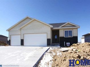 6821 NW Tempest Model Dr, Lincoln, NE 68521