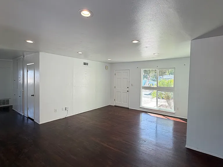 5935 Lake Murray Blvd — Photo 8